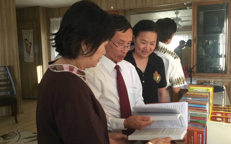 Introducing books and talking to a Dharma group of Viet Nalanda Foundation, Westminster, CA